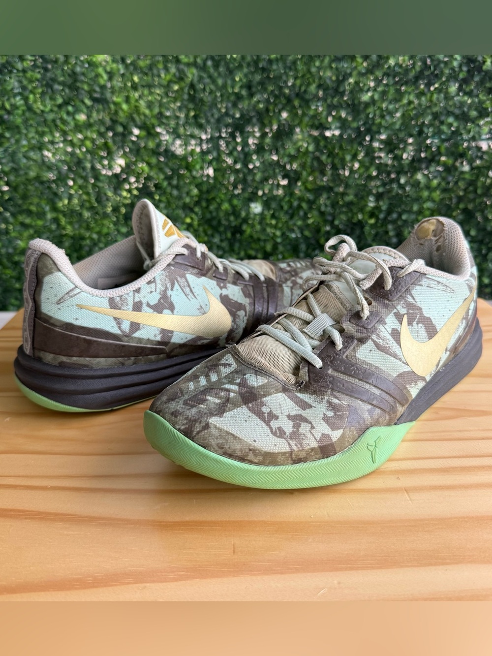 Nike Kobe KB Mentality Fiberglass 704942-301 Men’s Size 9.5 Basketball Shoes